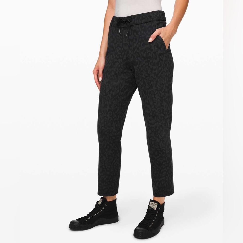 Lululemon On the Fly 7/8 Pant Full-On®Luxtreme in Camo Deep Coal | Size 4